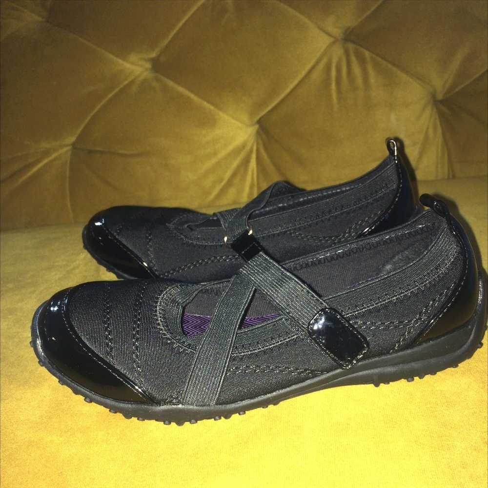 Girls shoes with flexible soles and straps Size 1